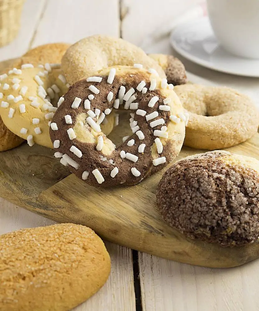 Foto Biscotti misti per colazione tradizionale 