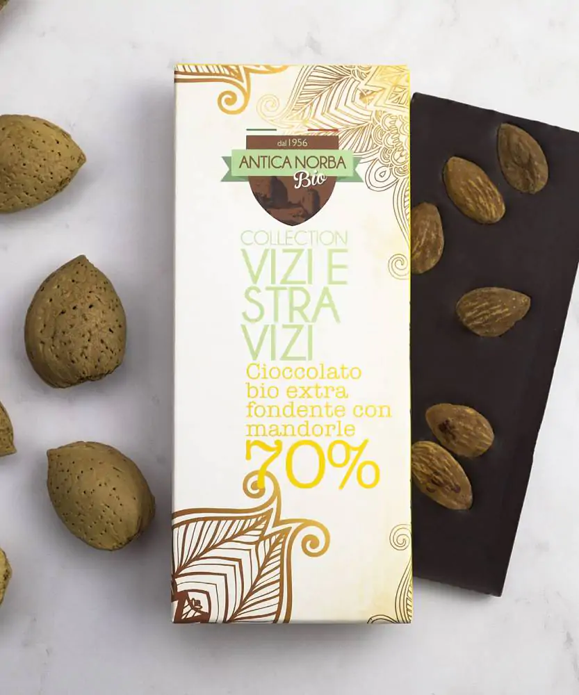 Foto Cioccolato extra fondente 70% con mandorle BIO 