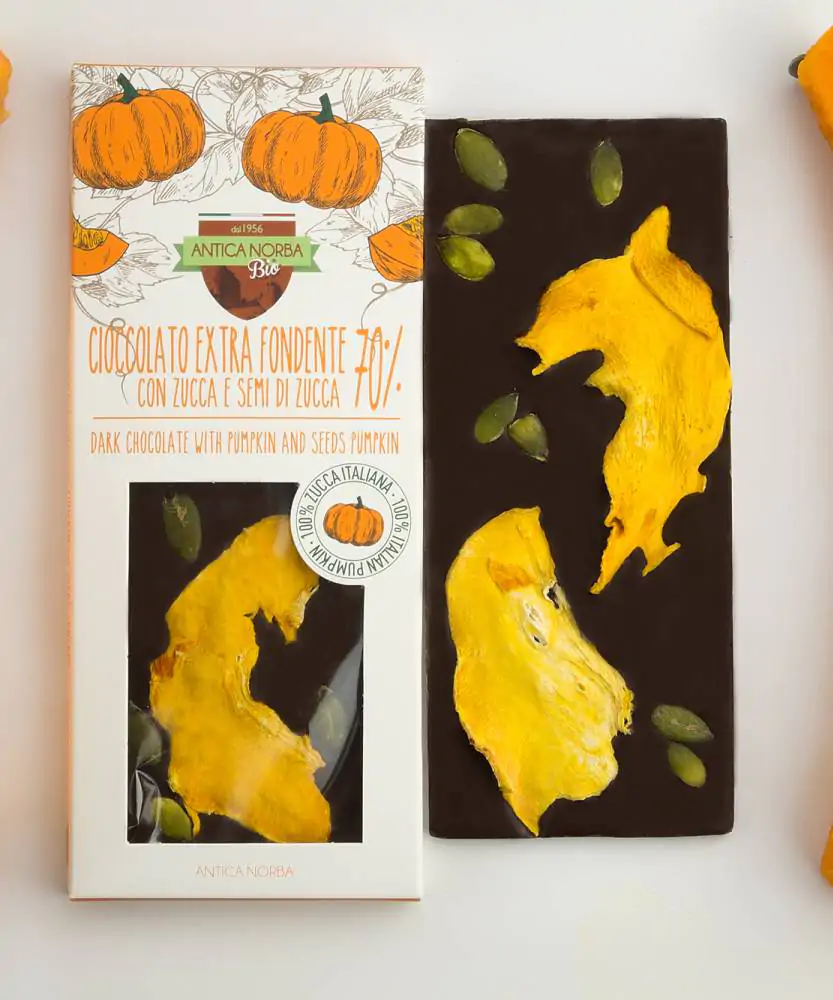 Foto Cioccolato extra fondente con zucca e semi di zucca BIO 