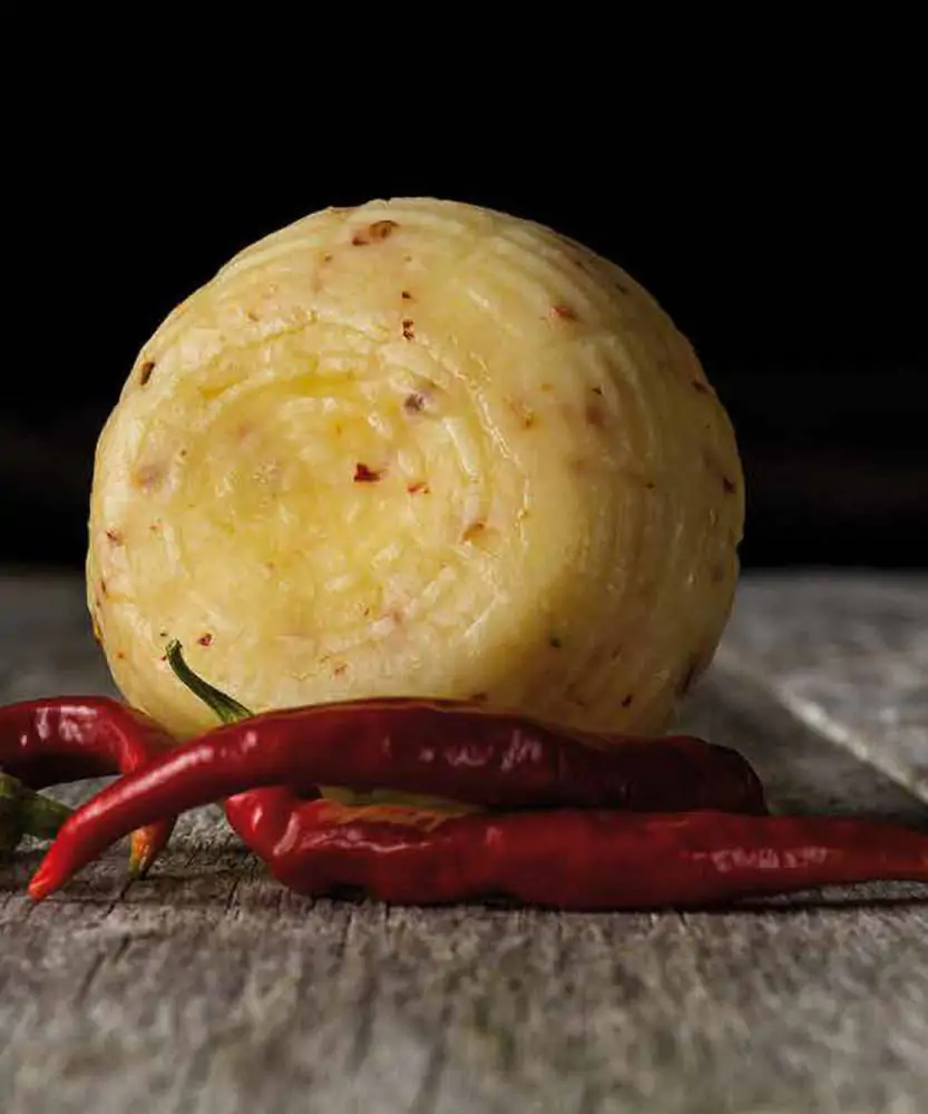 Foto Pecorino semistagionato al Peperoncino - INTERO