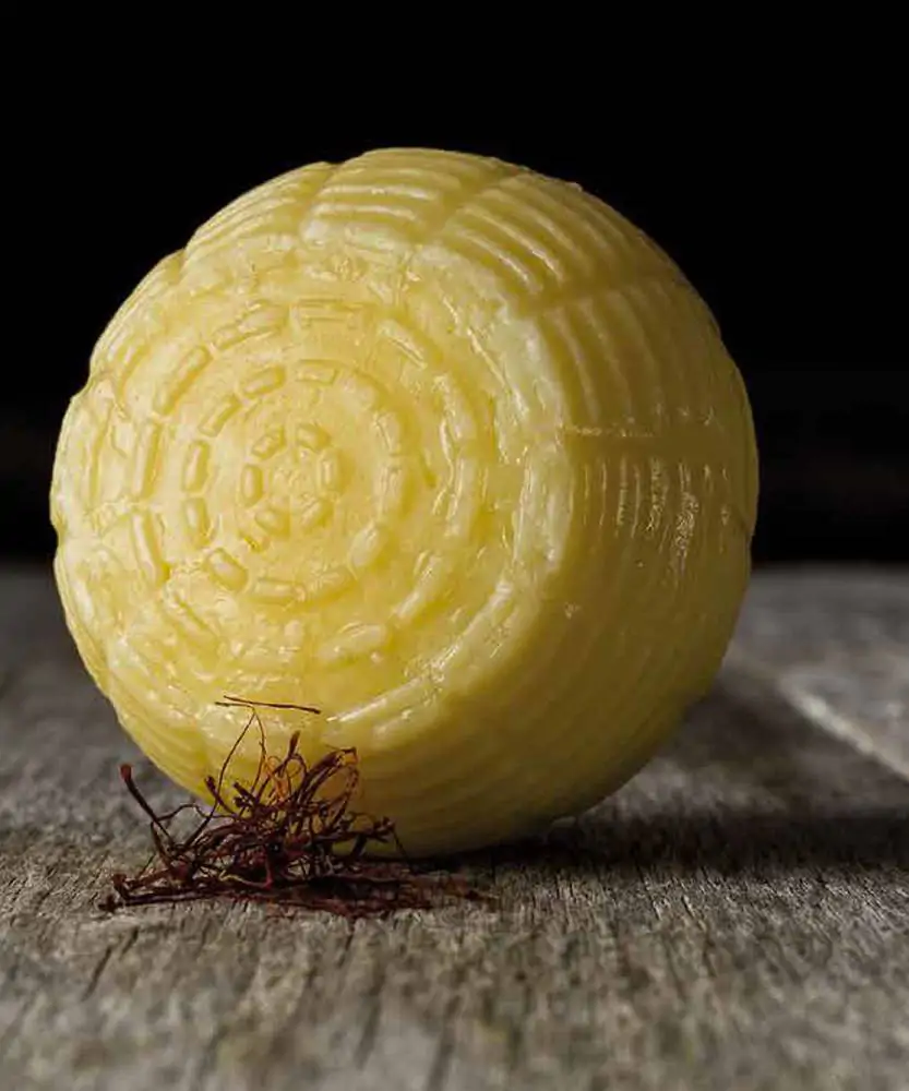 Foto Pecorino semistagionato allo Zafferano 