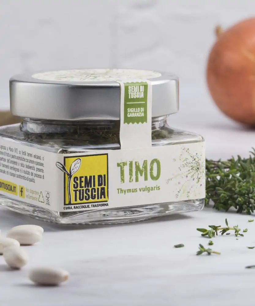 Foto Timo essiccato a foglie intere 