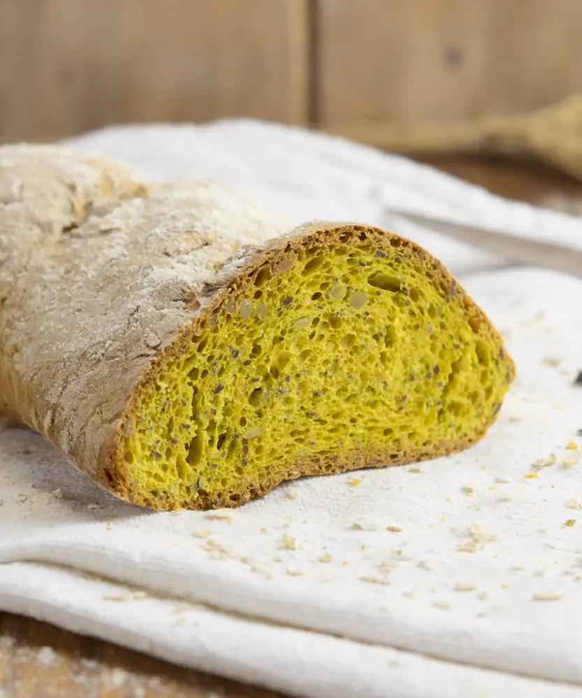 Foto Pane alla curcuma a lievitazione naturale 