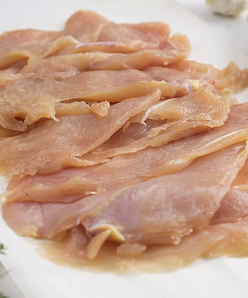 Foto Petto di pollo ruspante intero a fette