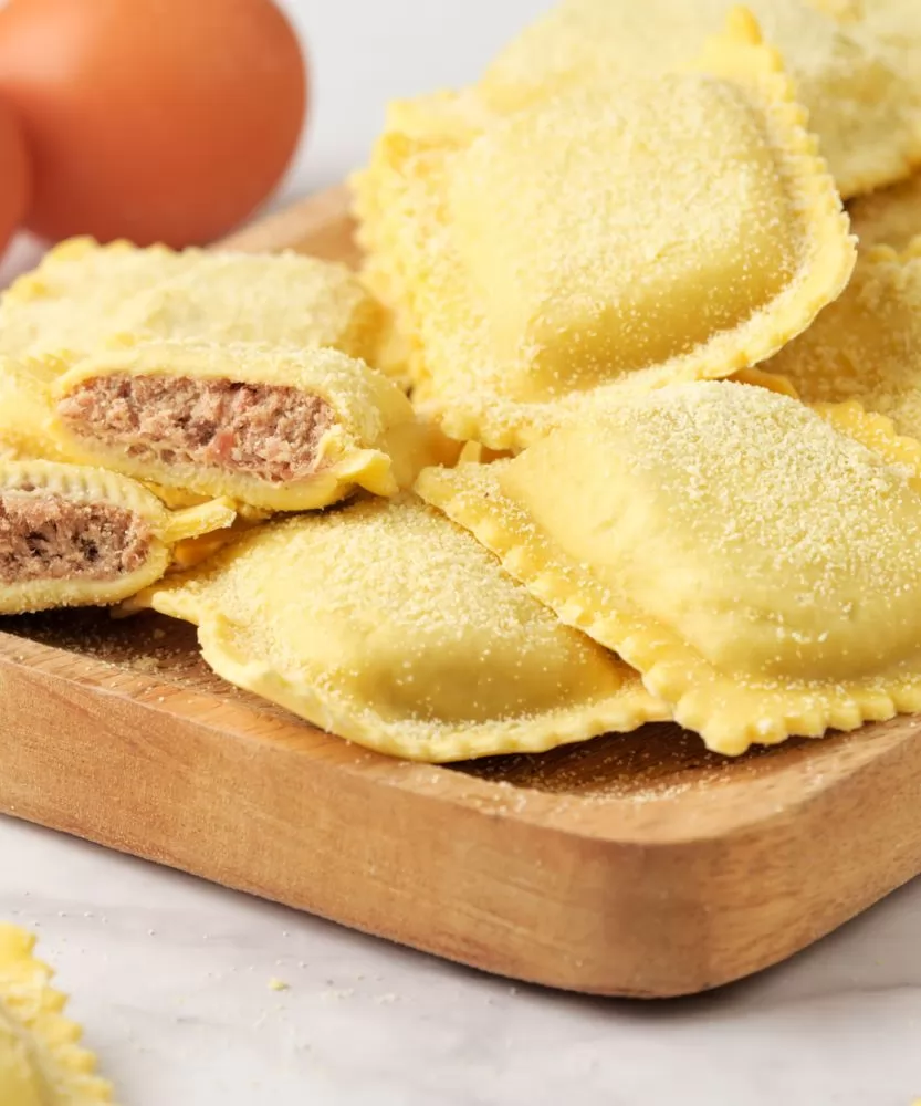 Foto Ravioli freschi ripieni di carne 